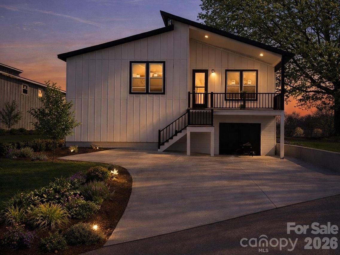 27 Klimovych Rd., Hendersonville, NC 28792