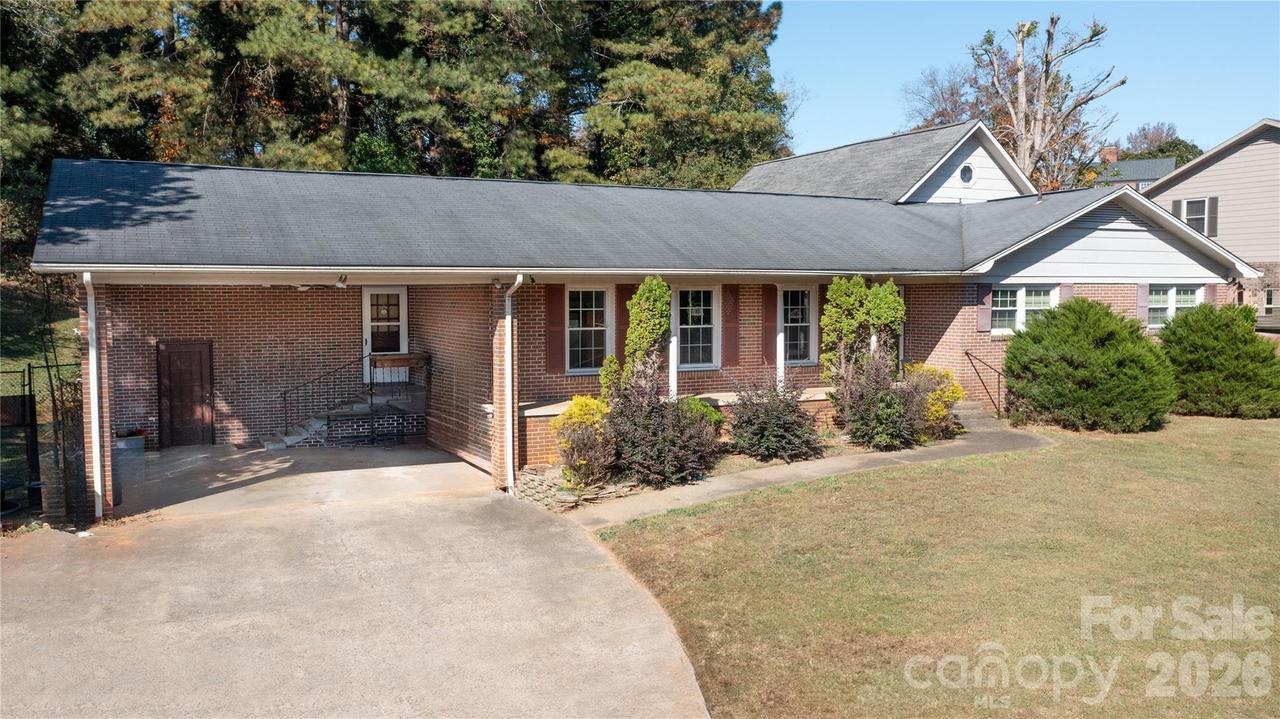 324 Golf Course Rd., Morganton, NC 28655