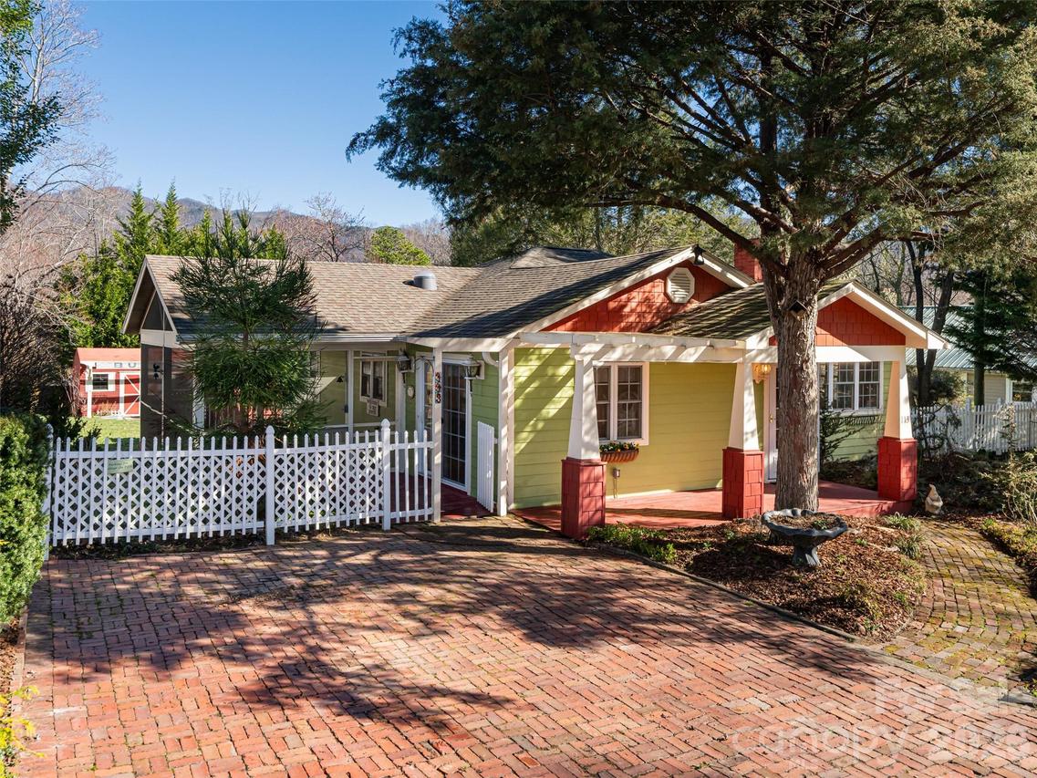 113 5th St., Black Mountain, NC 28711