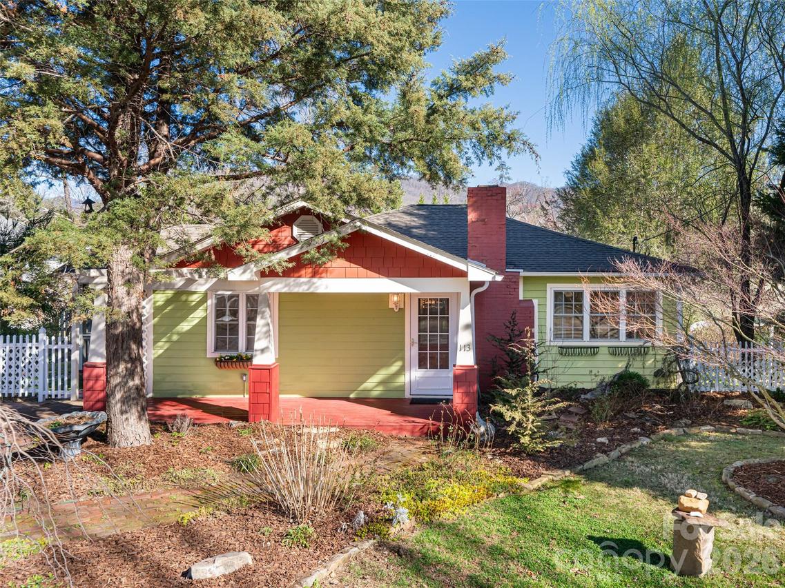 113 5th St., Black Mountain, NC 28711