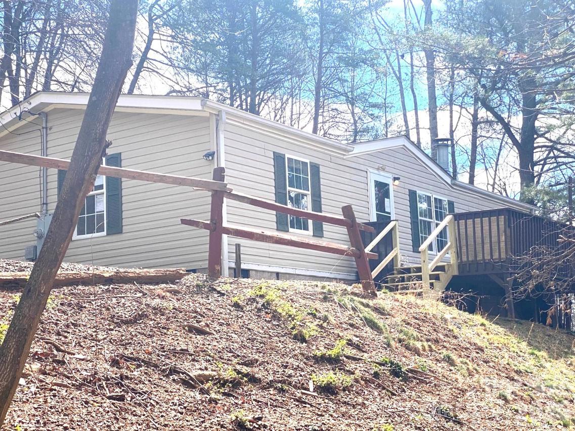 16 Molly Ln., Candler, NC 28715