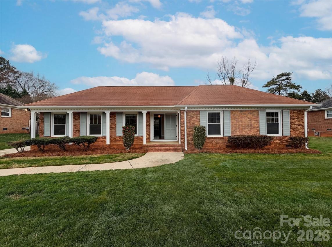 6214 Ashcrest Dr., Charlotte, NC 28217