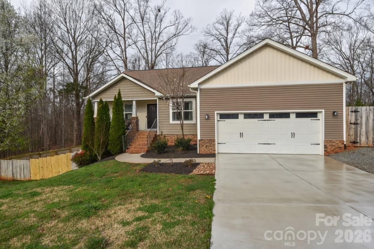 1809 Megan Ann Ln., Lincolnton, NC 28092