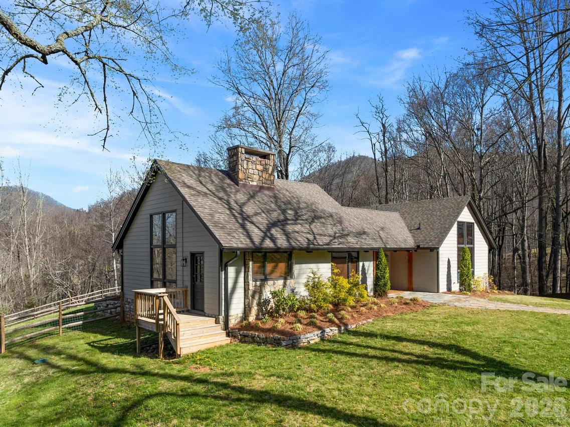 1952 Country Club Dr., Canton, NC 28716