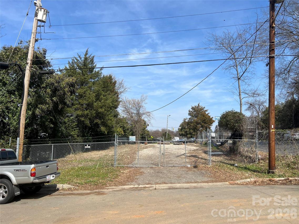 3620 Darby Ave., Charlotte, NC 28216
