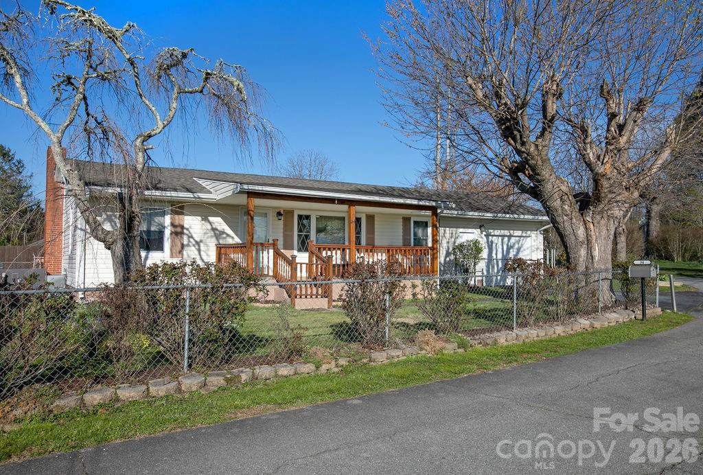 34 Sunset Dr., Brevard, NC 28712