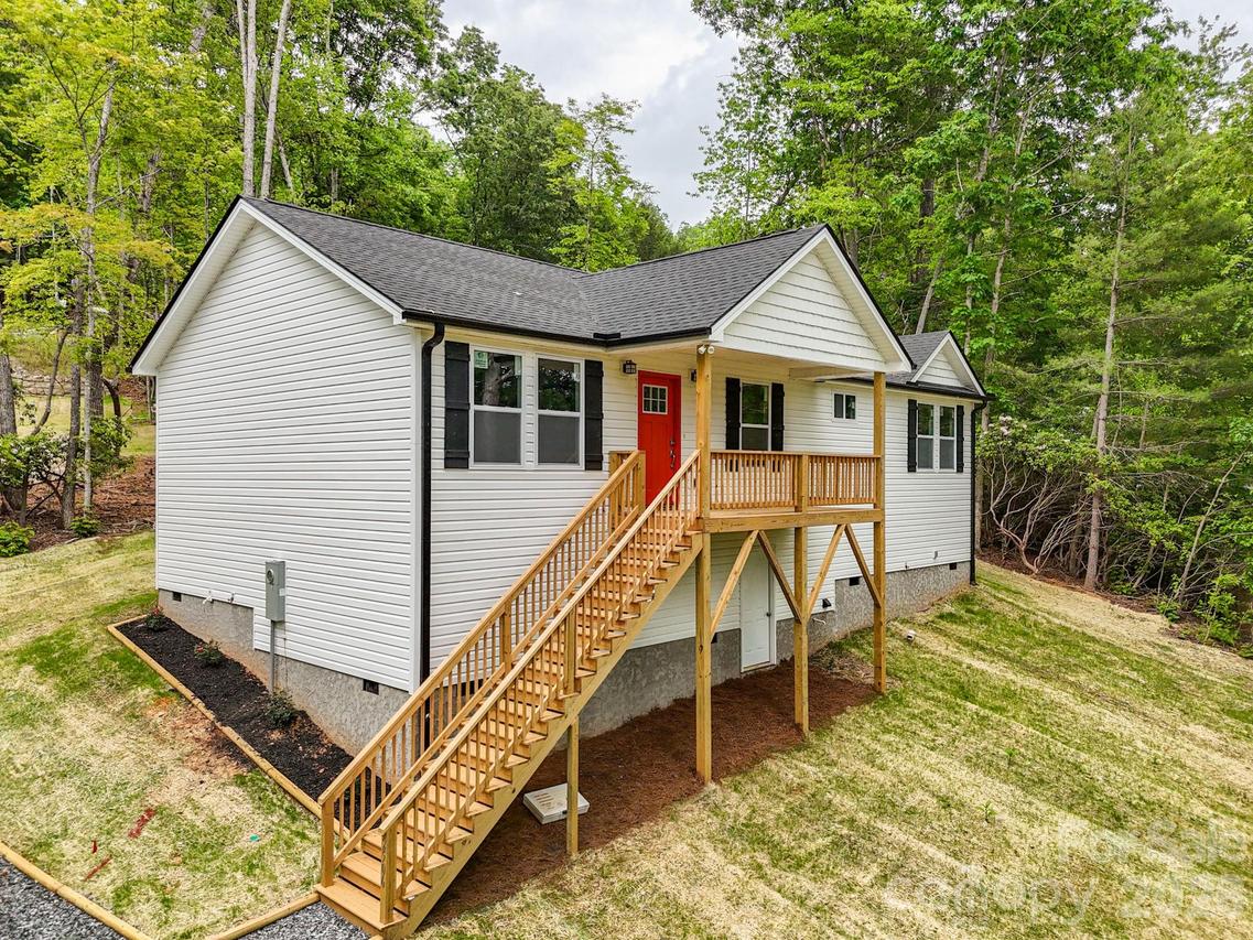 2506 Turnpike Rd., Horse Shoe, NC 28742