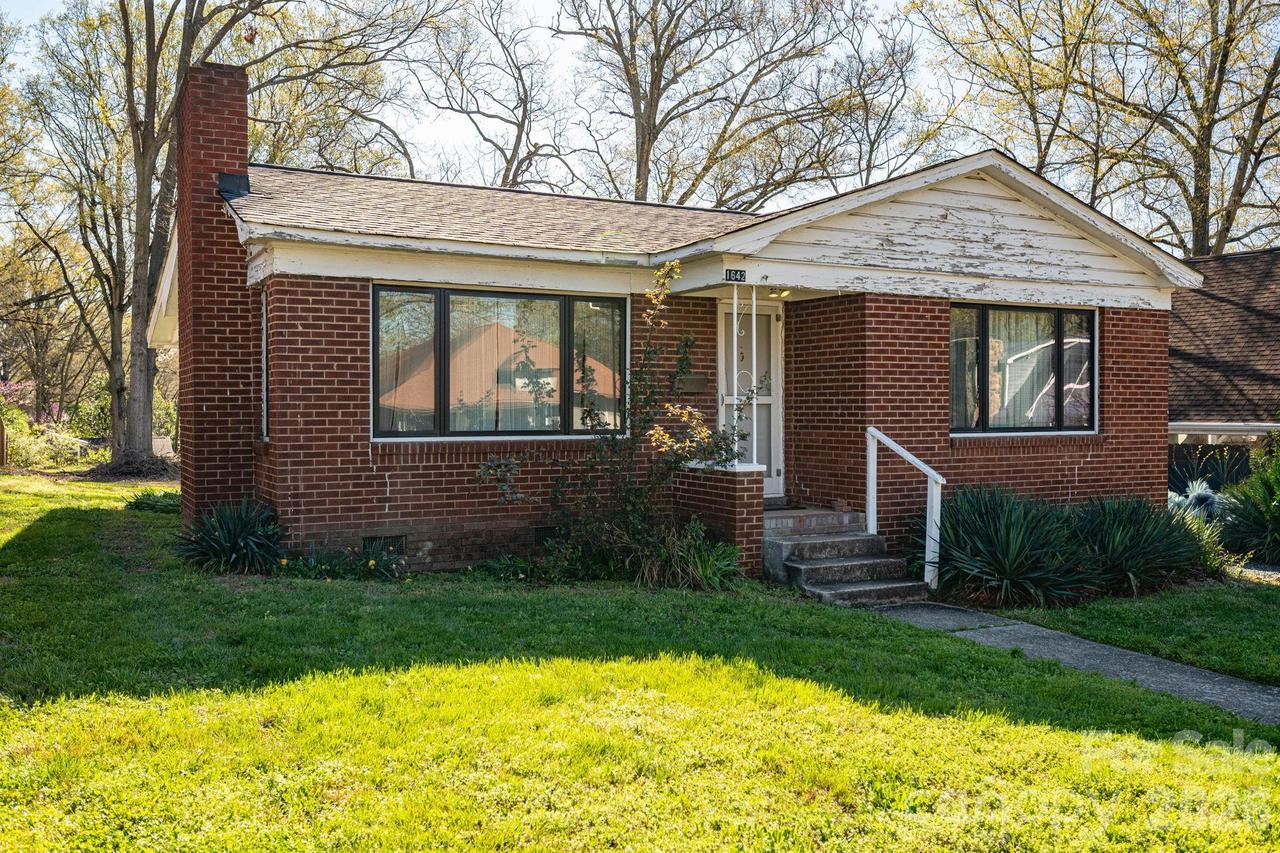 1642 Hawthorne Ln., Charlotte, NC 28205