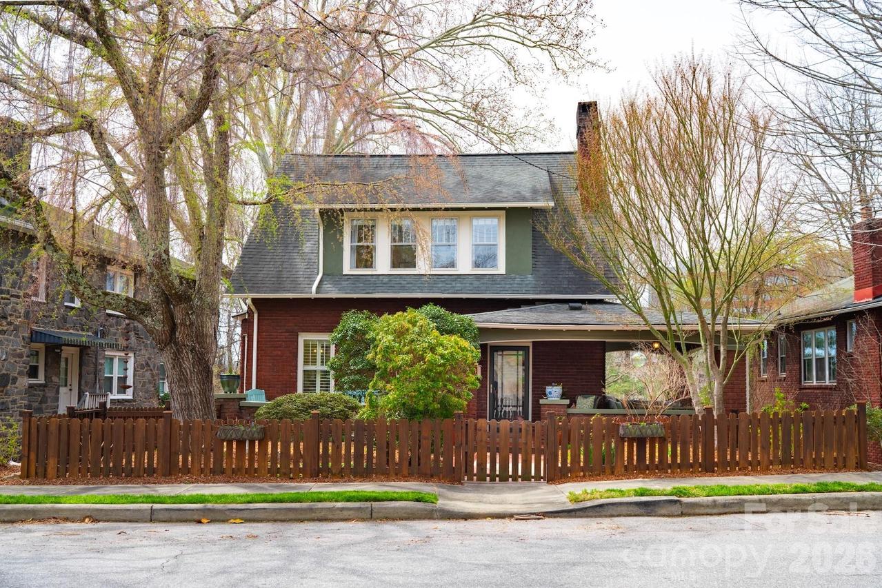 59 Forest Hill Dr., Asheville, NC 28803