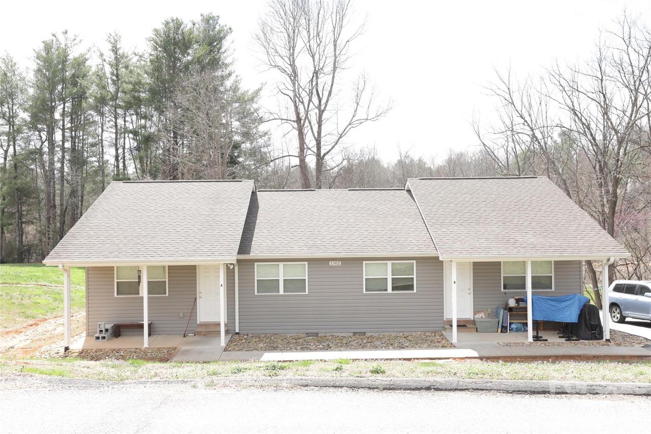 1302 Stanwood Ln., Hendersonville, NC 28739