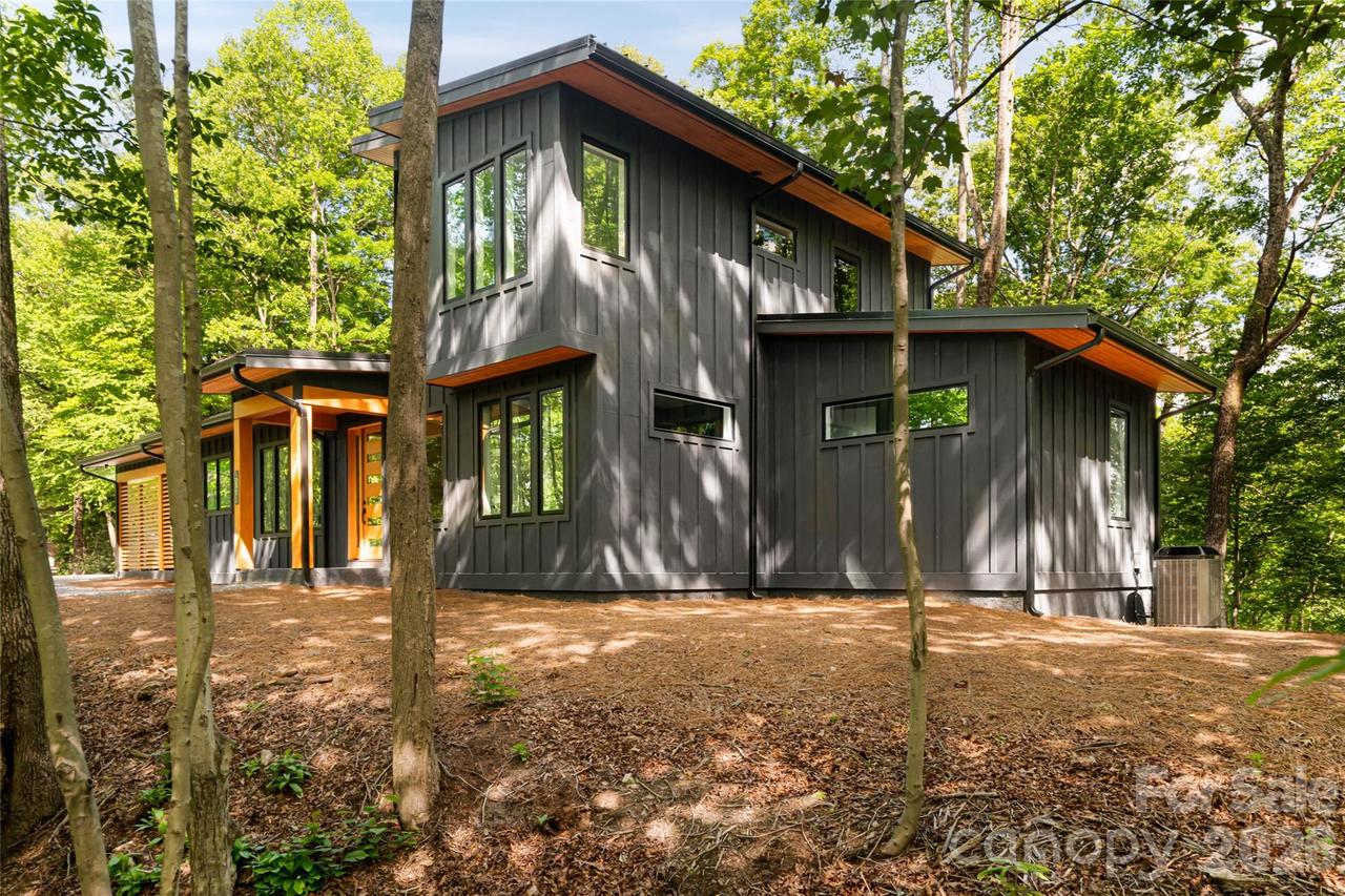 558 Poplar Crest Dr., Pisgah Forest, NC 28768
