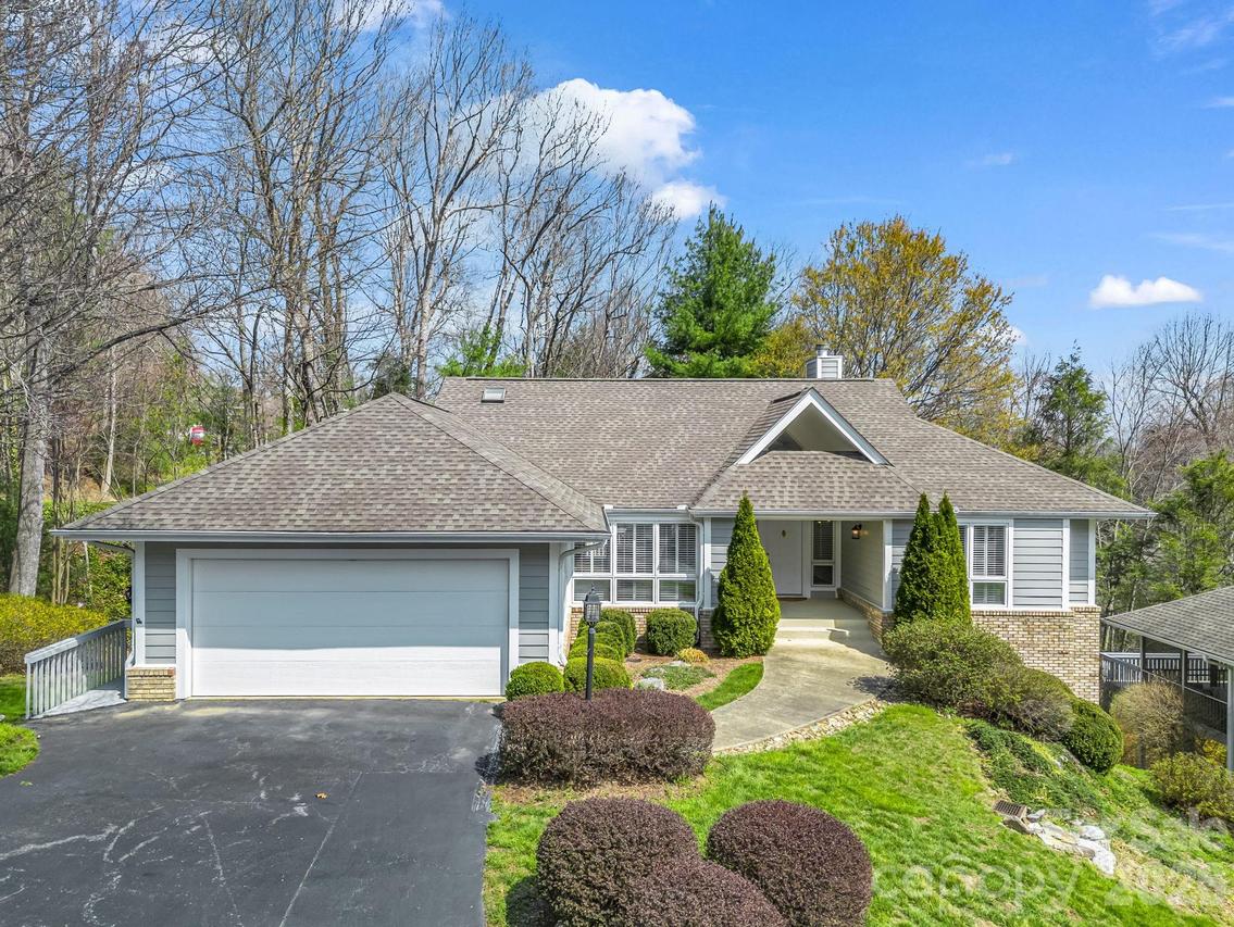 111 Broadmoor Dr., Flat Rock, NC 28731