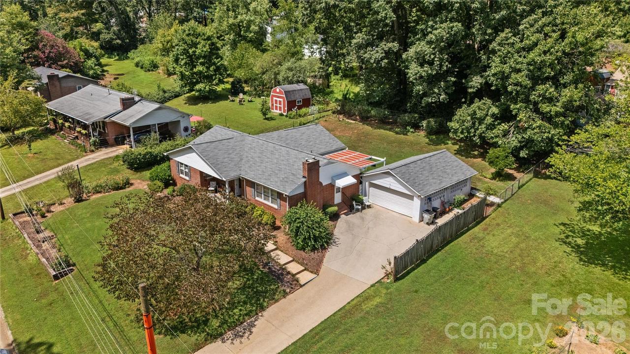 308 Taubrook Pl., Lenoir, NC 28645