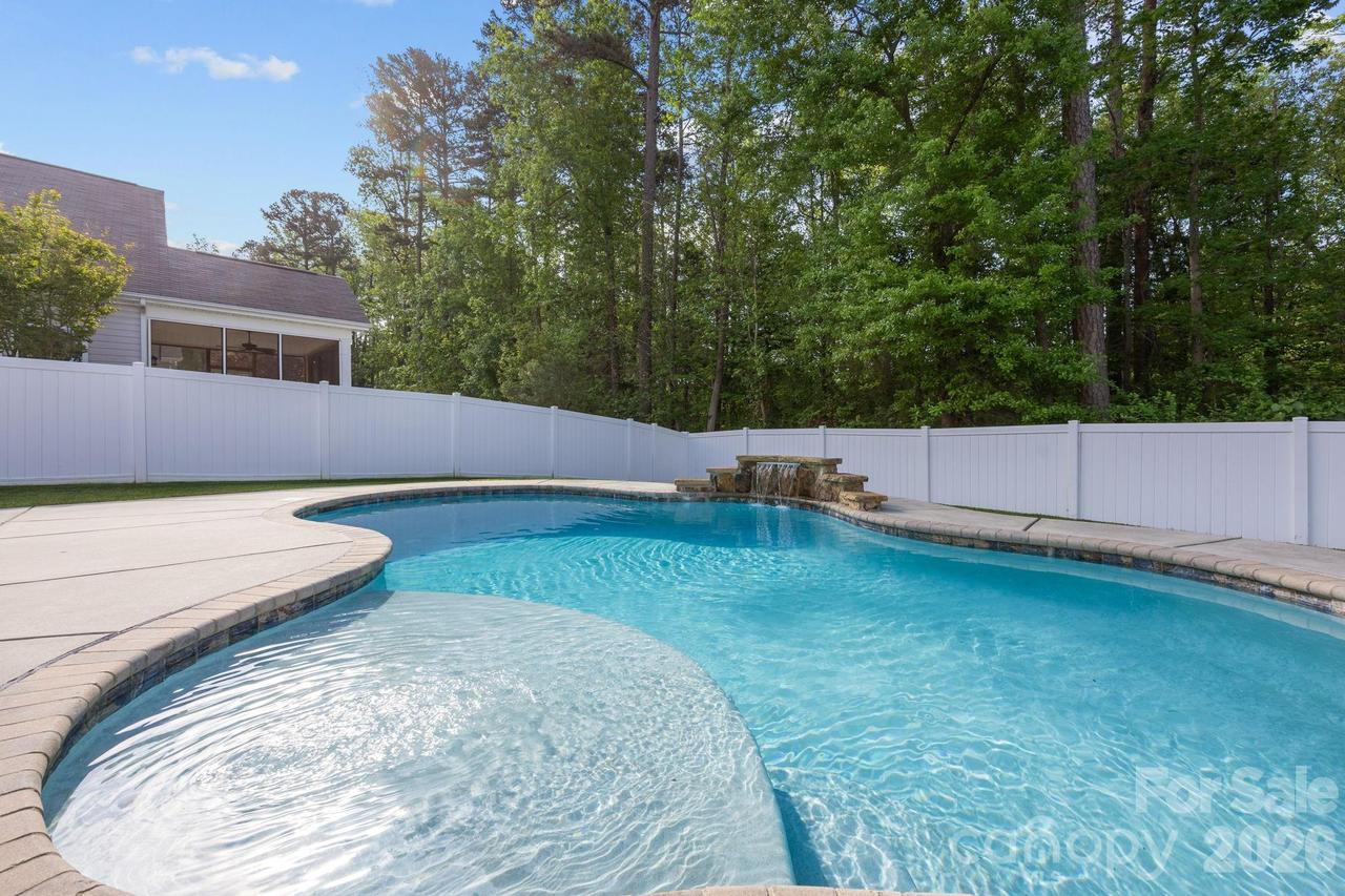 6614 Bluegill Rd., Charlotte, NC 28216