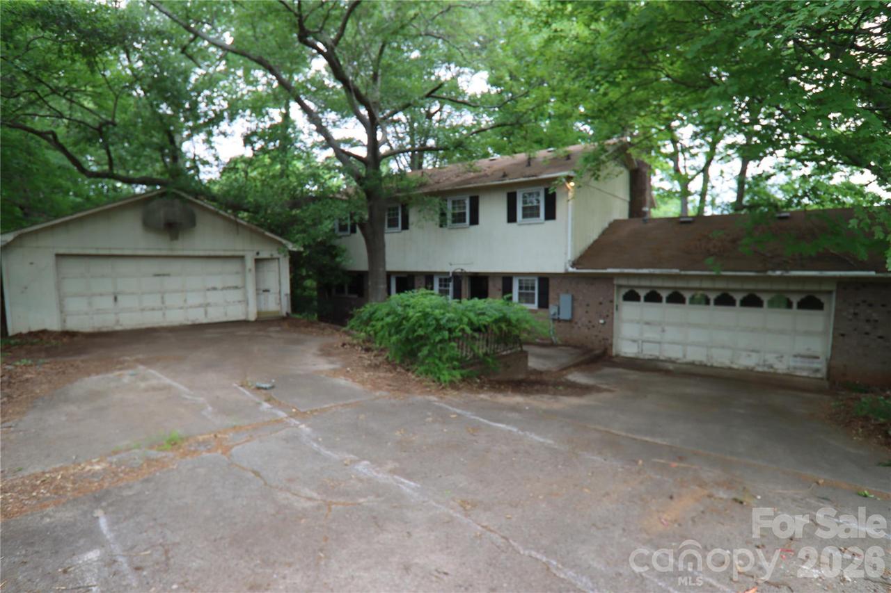 607 Willow Ln., Harrisburg, NC 28075