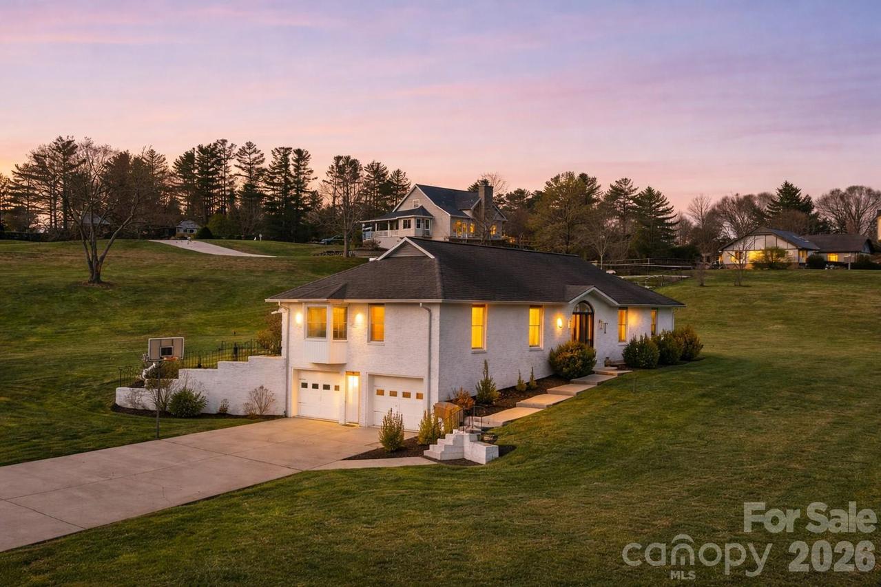 17 Amber Dr., Horse Shoe, NC 28742