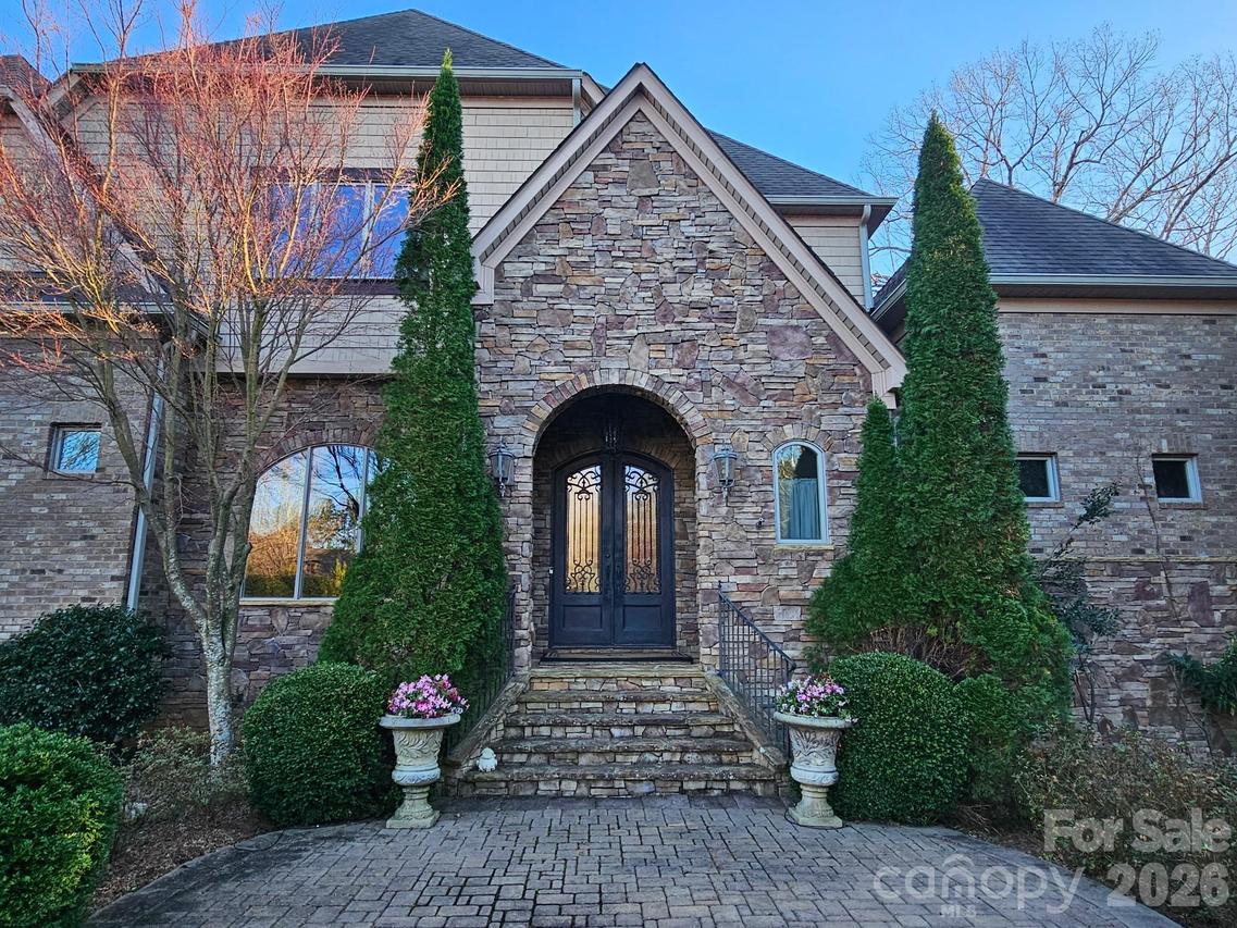 9222 Woodhall Lake Dr., Waxhaw, NC 28173