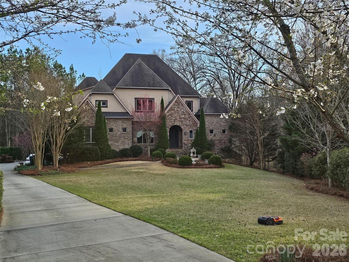 9222 Woodhall Lake Dr., Waxhaw, NC 28173