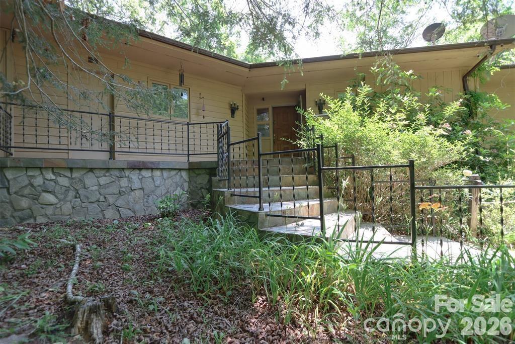 388 Island Creek Rd., Lake Lure, NC 28746