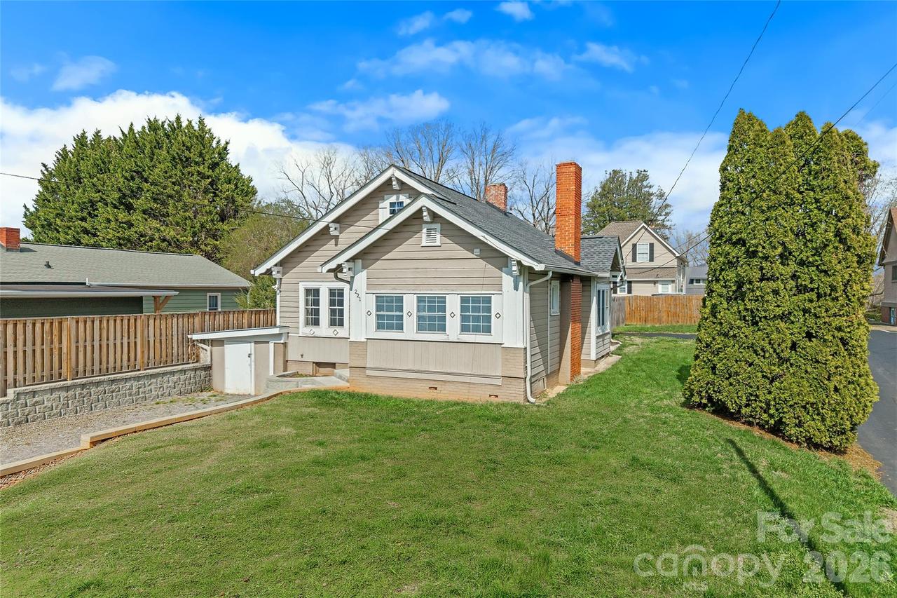 221 Summit St., Asheville, NC 28803