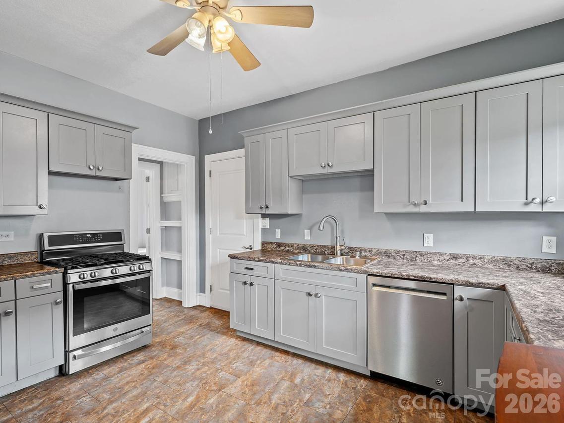 221 Summit St., Asheville, NC 28803