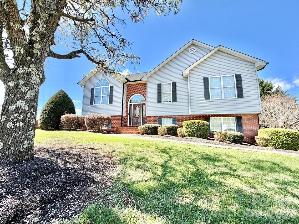 15 Luther Stafford Ave., Taylorsville, NC 28681