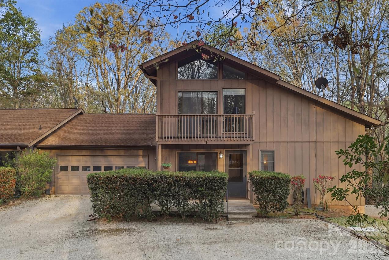 17 Knoll Dr., Columbus, NC 28722