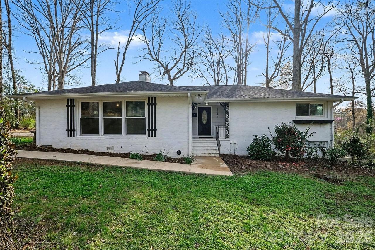 1548 Westbrook Cir., Gastonia, NC 28052