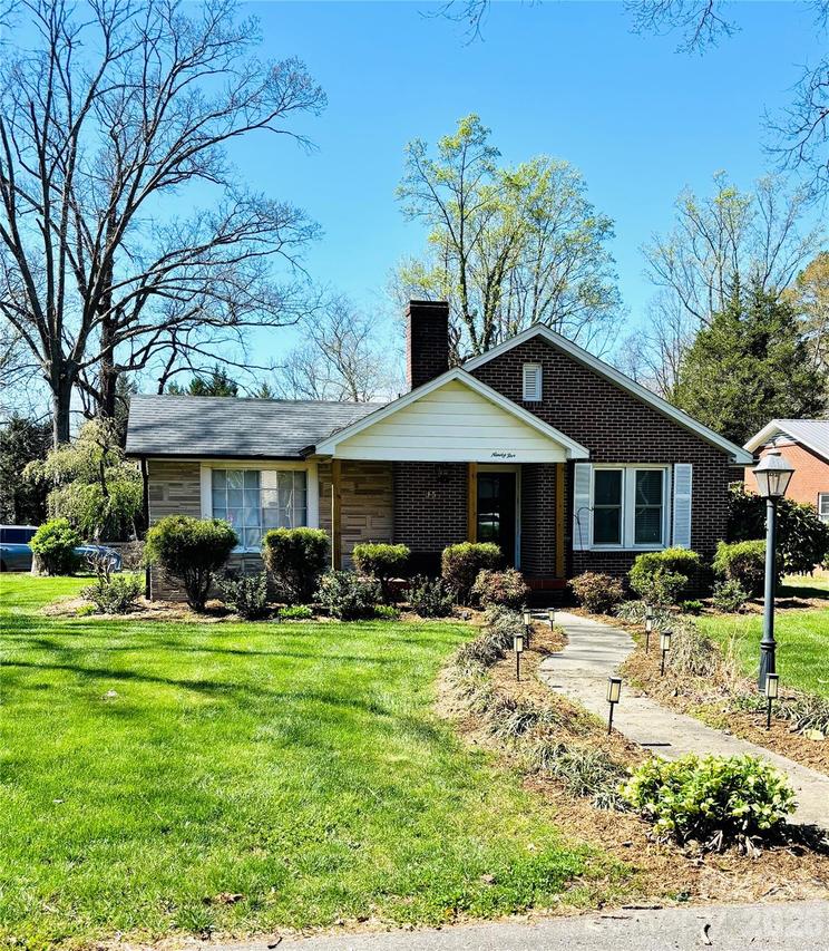 95 18th Ave., Hickory, NC 28601