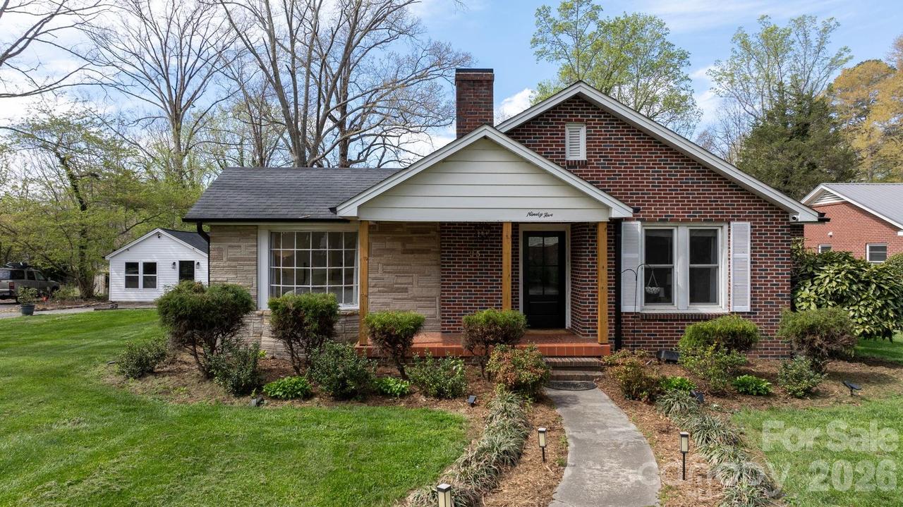 95 18th Ave., Hickory, NC 28601