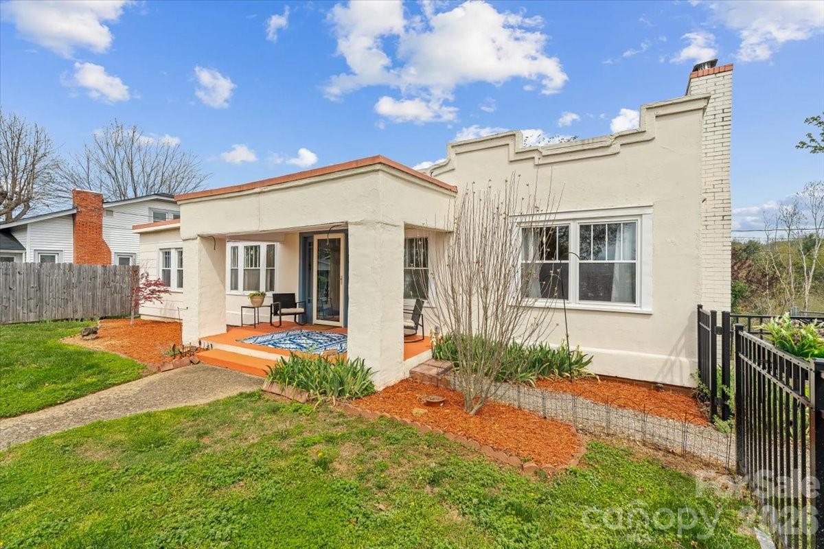 63 Washington Ave., Asheville, NC 28804