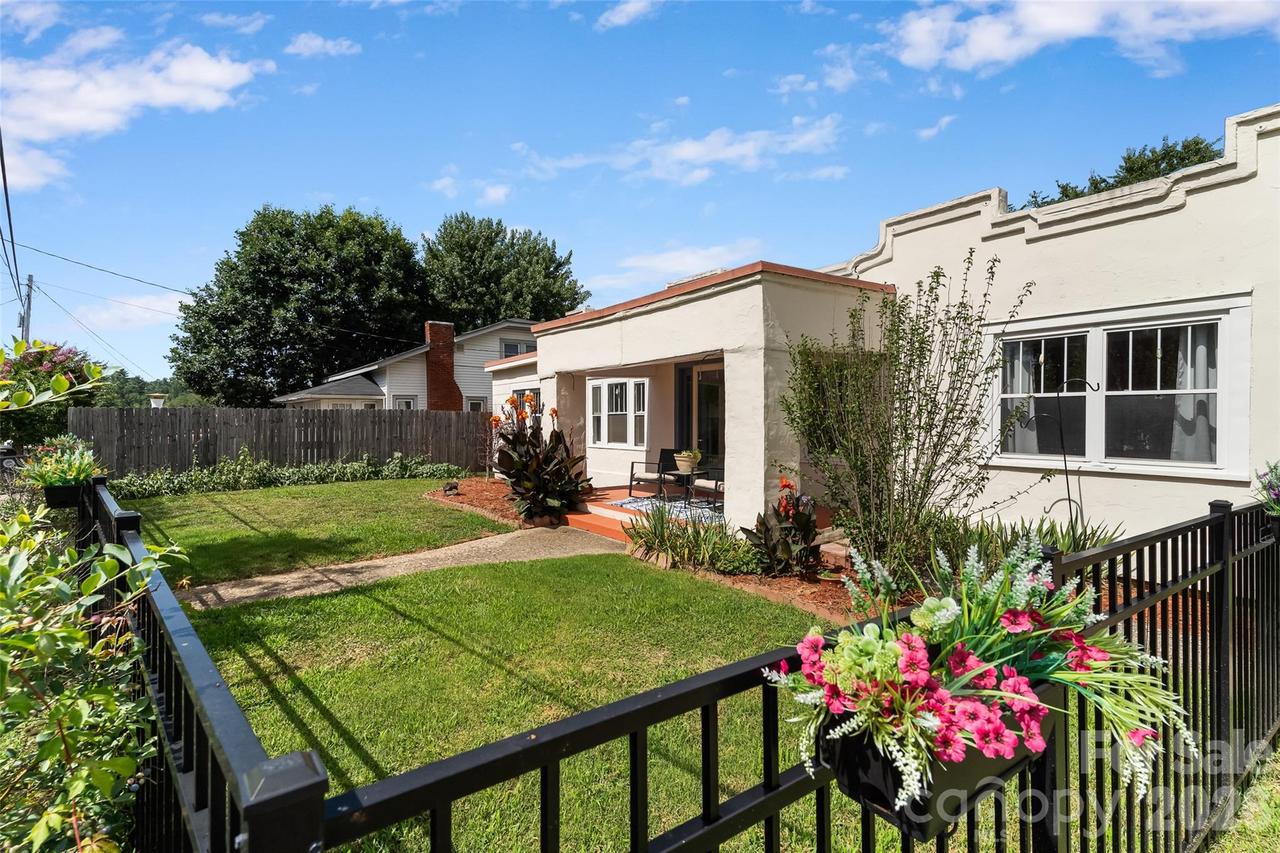 63 Washington Ave., Asheville, NC 28804