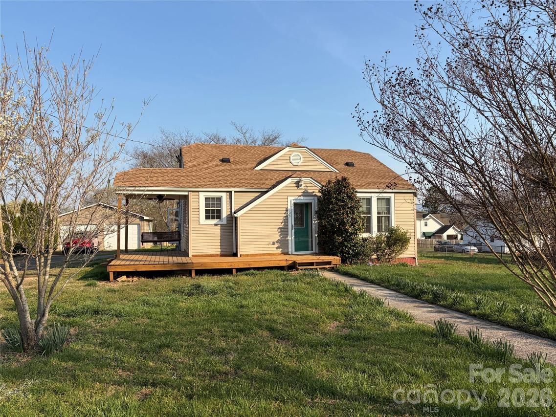 405 Jug Wilson St., Morganton, NC 28655