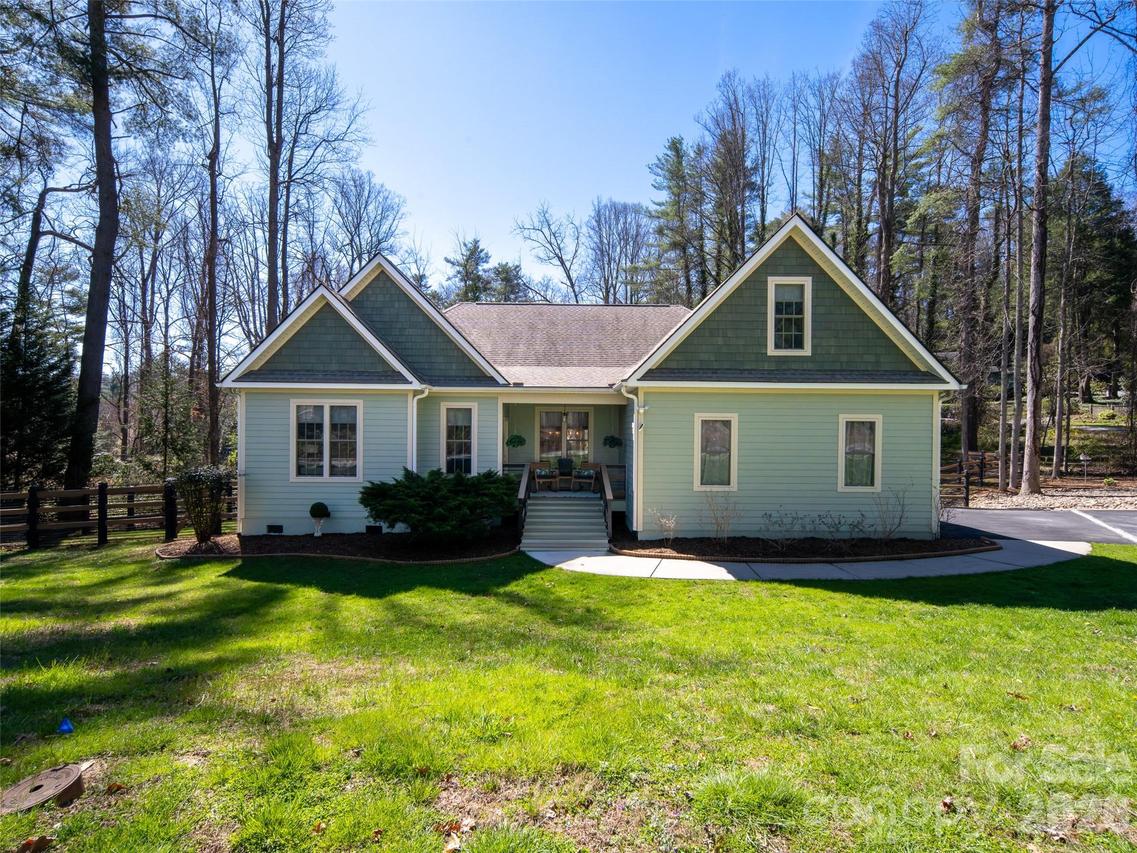 1916 Laurel Park Hwy., Hendersonville, NC 28739