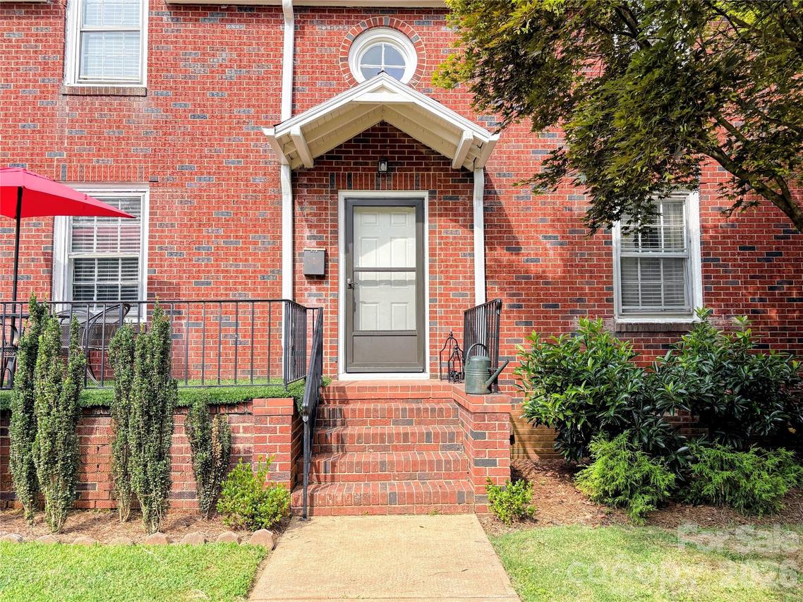 416 S Race St., Statesville, NC 28677
