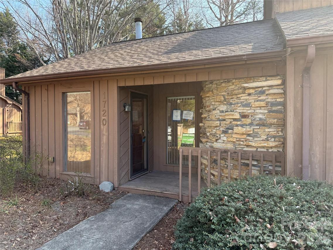 1720 12th St., Hickory, NC 28601