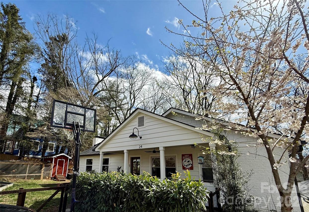 24 Dellwood St., Asheville, NC 28806