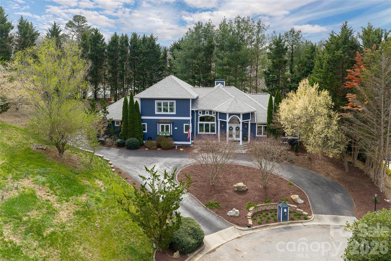 6 Oxford Ct., Asheville, NC 28804