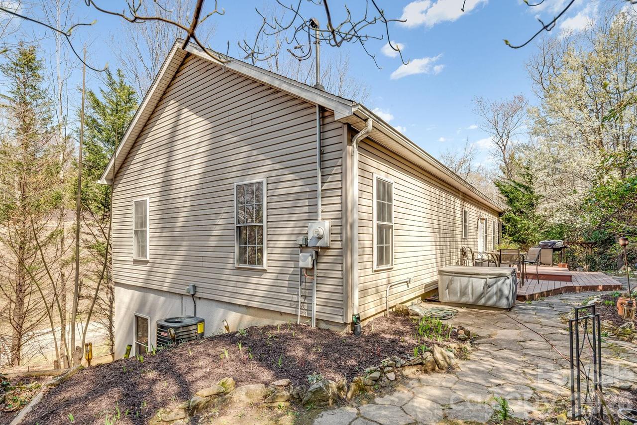 319 Glenn Bridge Rd., Arden, NC 28704