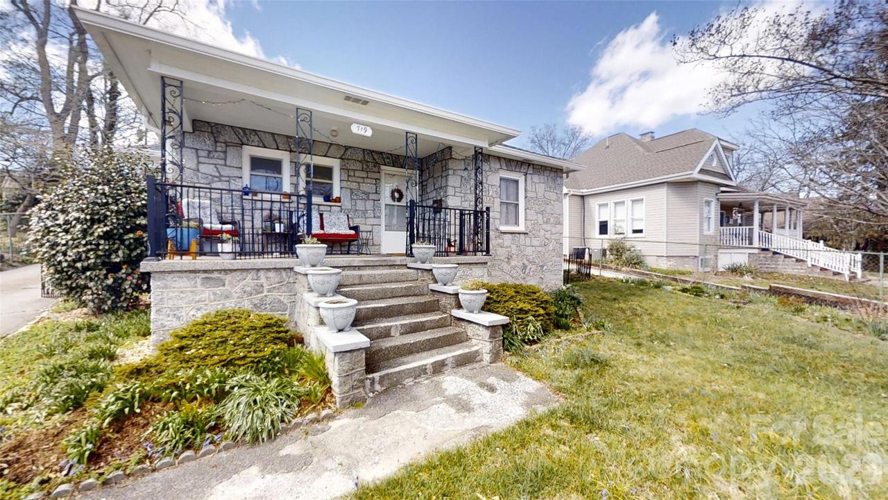 719 Oakland St., Hendersonville, NC 28791