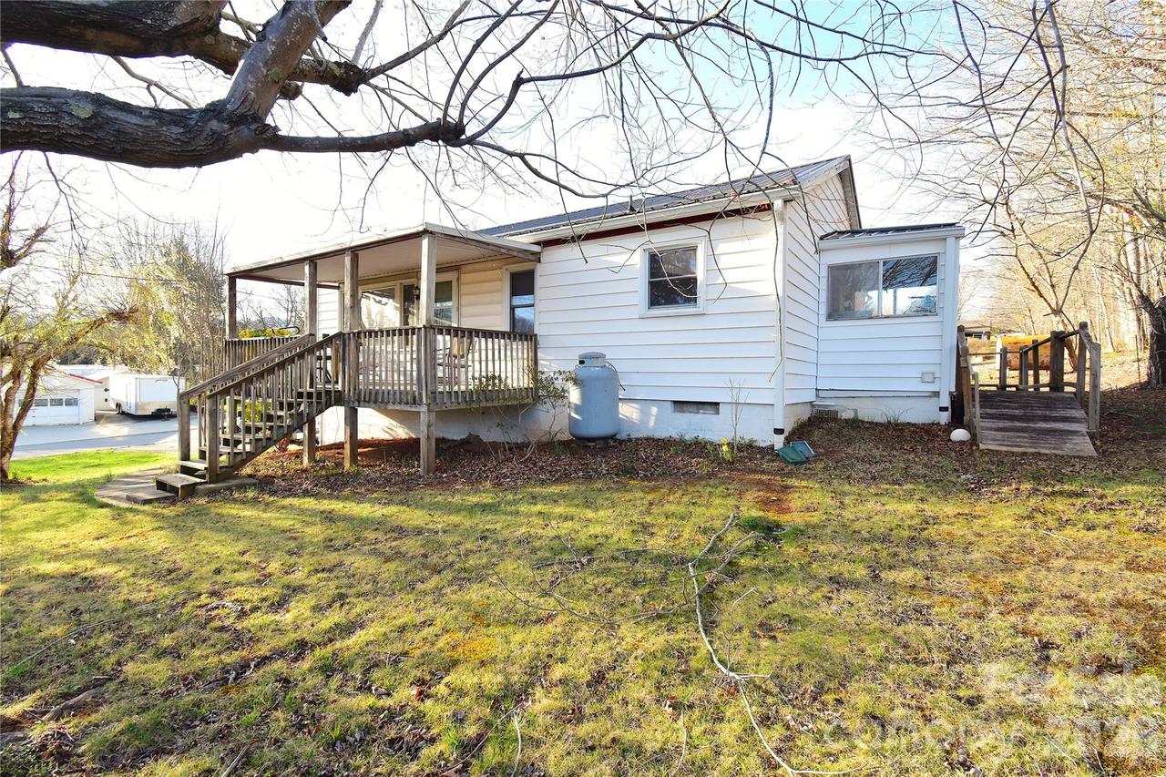 8 Donna Dr., Candler, NC 28715