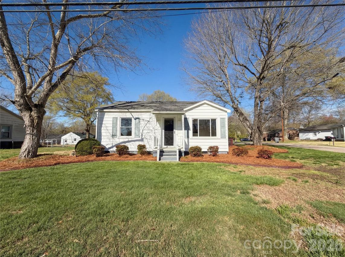 1433 Midlake Rd., Kannapolis, NC 28083