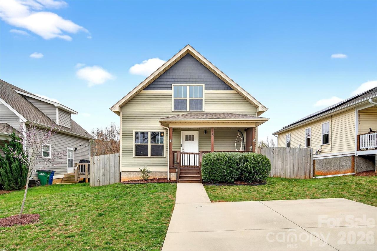 18 Yarrow Meadow Dr., Weaverville, NC 28787