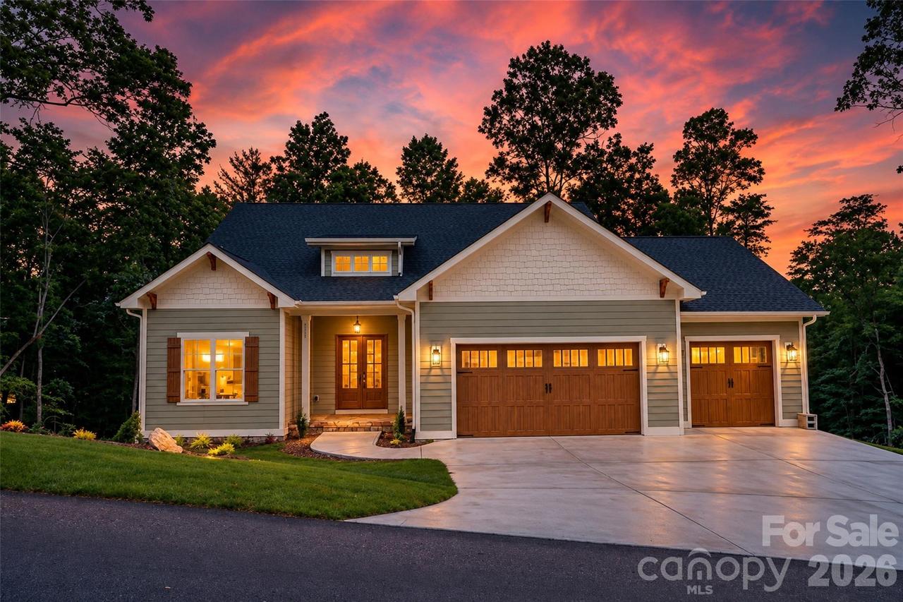 227 Northview Dr., Hendersonville, NC 28791