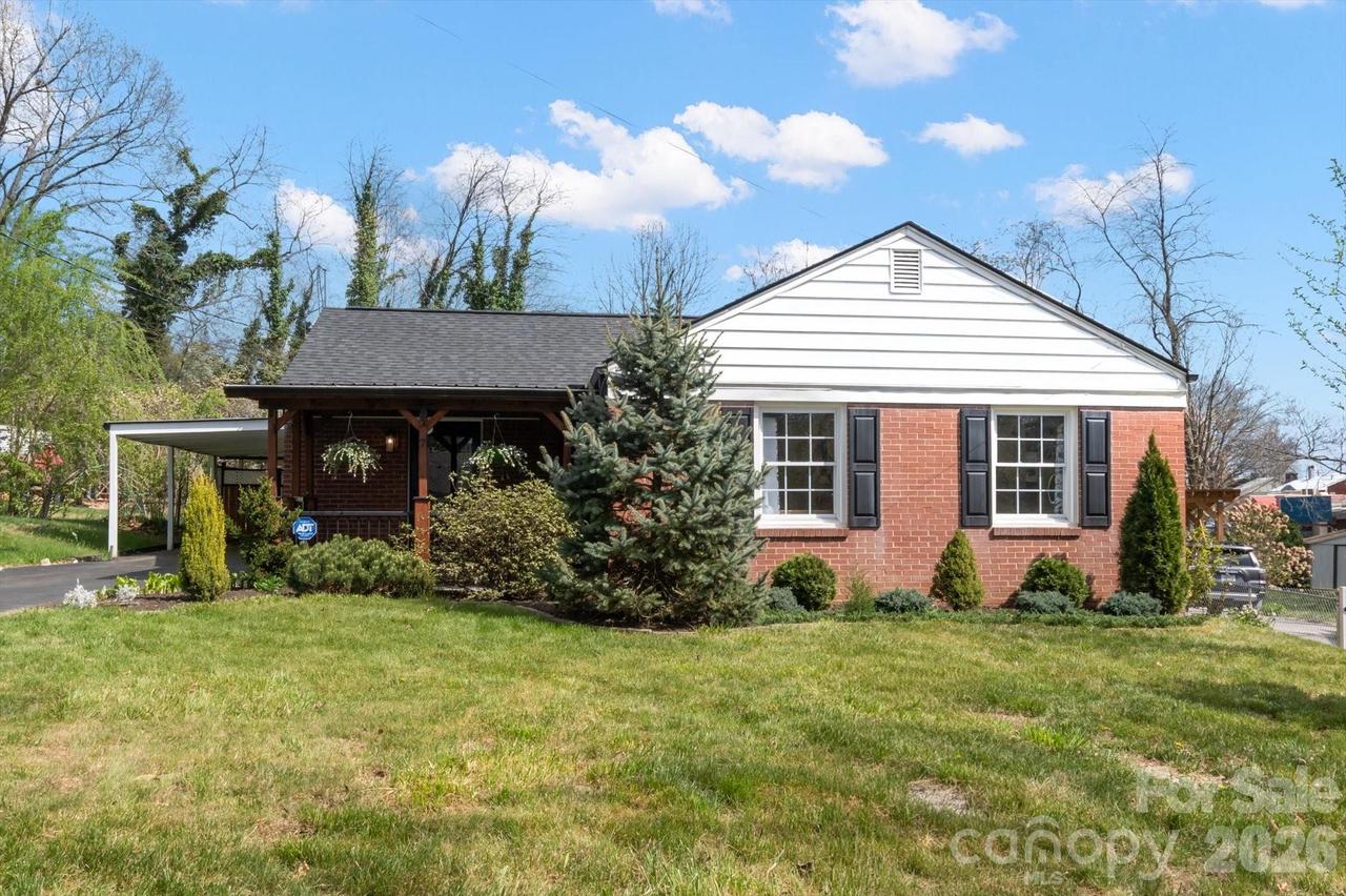 7 Wilshire Dr., Asheville, NC 28806