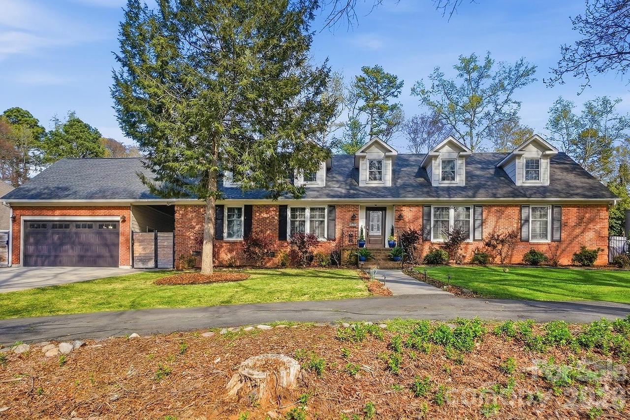 6123 Lake Providence Ln., Charlotte, NC 28277