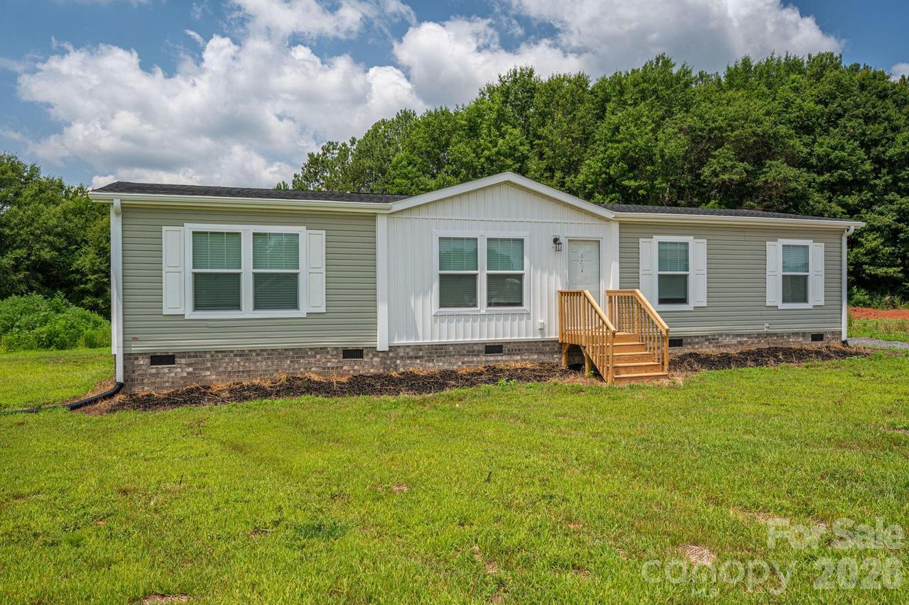 808 W Eagleview Ln., Lawndale, NC 28090