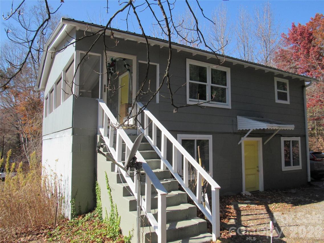 822 Azalea Ave., Black Mountain, NC 28711