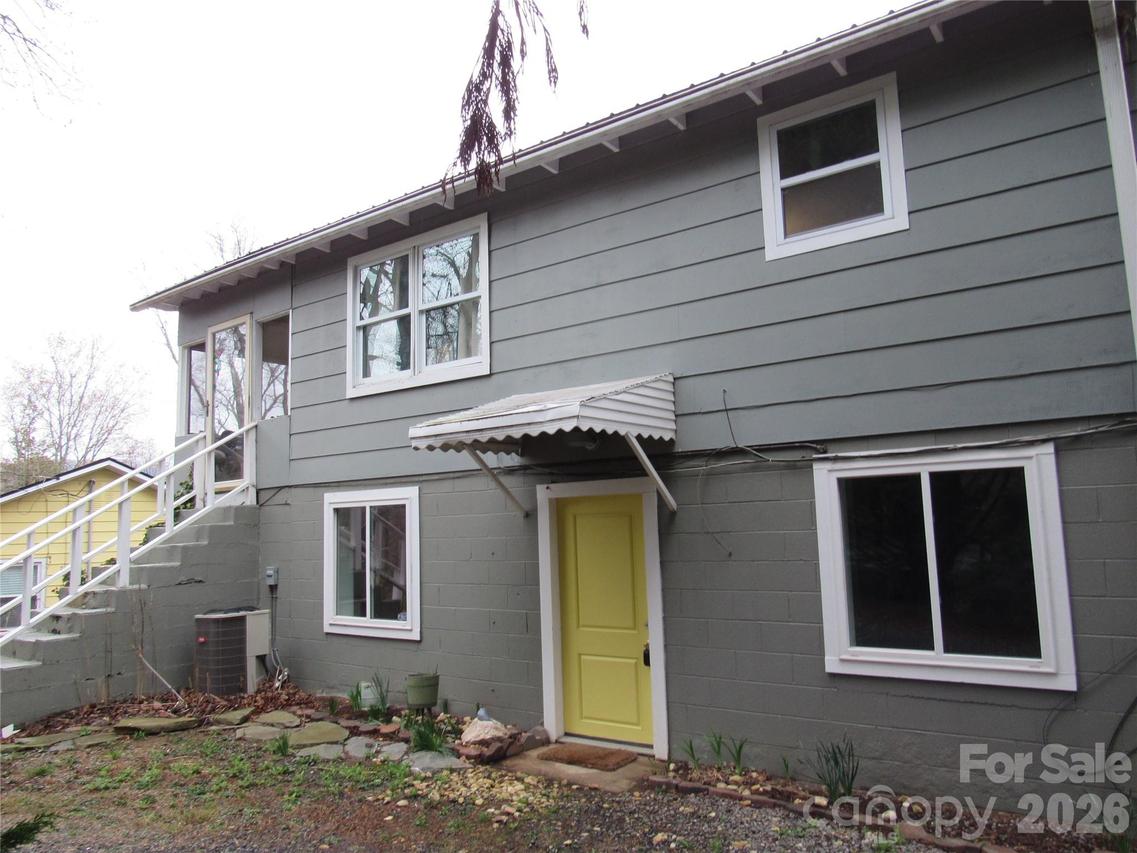 822 Azalea Ave., Black Mountain, NC 28711