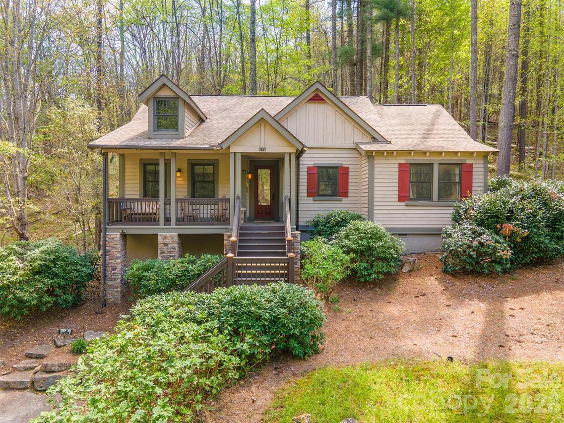 82 Meadow Ridge Ct., Tuckasegee, NC 28783